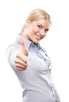可爱的年轻女人出现的拇指照片