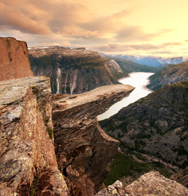 Trolltunga照片