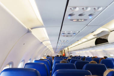 一架現(xiàn)代客機的沙龍在飛行期間. 