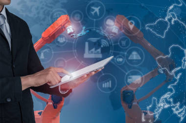 行業(yè)4.0 理念, 智能工廠控制互聯(lián)網(wǎng)。使用智能手機(jī)檢查狀態(tài)和順序, 使用圖標(biāo)流自動化和制造技術(shù)中的數(shù)據(jù)交換