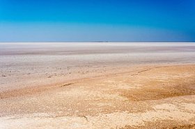 Chott el Djerid, 也拼写 Sciott Gerid 和肖特 el 中尉, 是一个大内陆盐湖在突尼斯南部