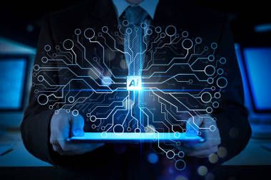 人工智能 (Ai), 机器学习与数据挖掘技术在虚拟 dachboard。双曝光成功商人工作在办公室与数码平板电脑笔记本电脑