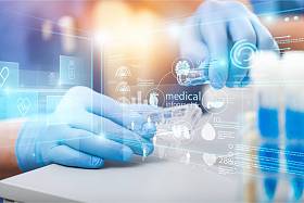 在实验室工作的科学家