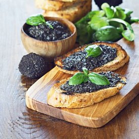 Bruschetta 黑松露, 萨尔萨 tartufata