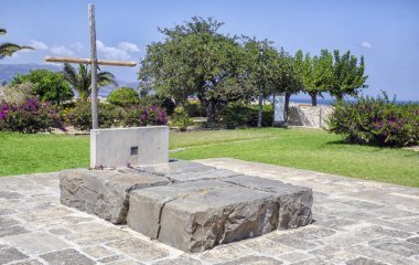 The tomb of nikos Kazanzakis, a famous Greek writer and philosopher