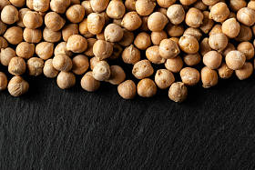 黑桌上的大豆宏拍