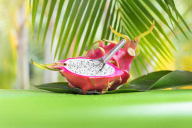 新鮮, 美味的熱帶, 異國情調(diào)的龍 pitahya 水果附近的朋友