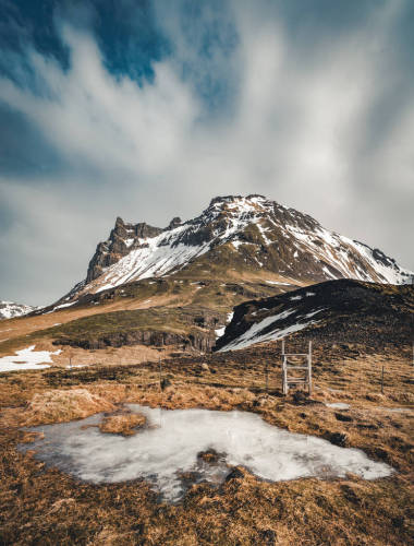 山在冰島與冰, 草并且藍天。南部的一側(cè), 如果國家