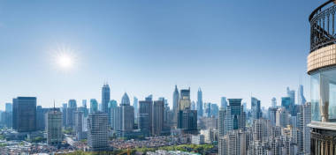 上海現(xiàn)代建筑的陽臺(tái)景觀和天際線