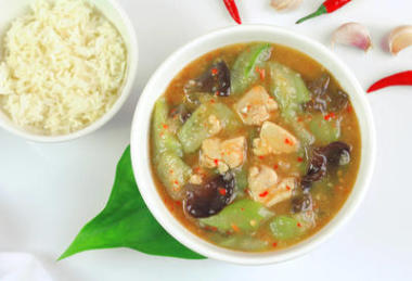 泰式雞絲瓜或西葫蘆辣湯