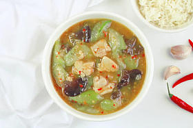 泰式鸡丝瓜或西葫芦辣汤