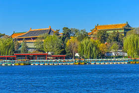 老清图书馆档案船北海湖公园玉花岛北京中国北海公园是一个公共公园, 创建于1000ad