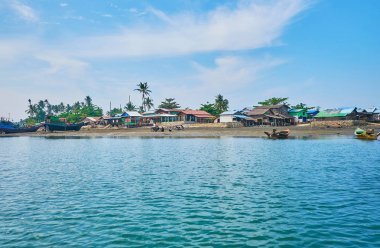 河的貧民窟和棚屋, 位于 Kangy 河口岸, 僅次于緬甸孟加拉灣