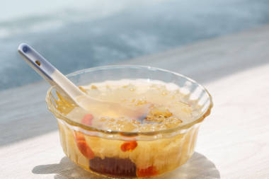 枸杞銀耳湯一碗圖片