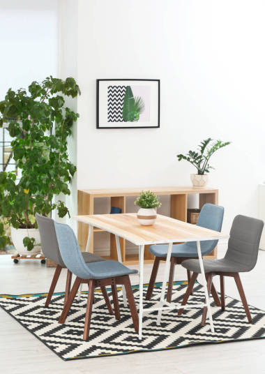 時尚的餐廳內(nèi)飾。家居設(shè)計理念