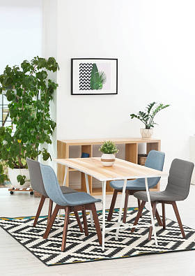 时尚的餐厅内饰。家居设计理念