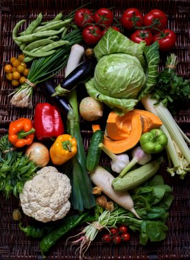 餐桌上摆放的新鲜蔬菜成分图片 餐桌上摆放的新鲜蔬菜成分图片