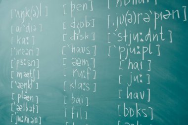 任何語言英語課堂學習的語音和音位轉(zhuǎn)錄