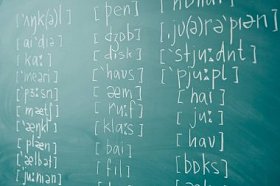 任何语言英语课堂学习的语音和音位转录