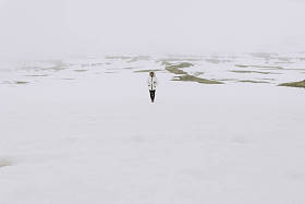 流浪探险家发现冰岛自然奇