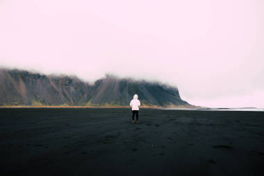 流浪探險家發(fā)現(xiàn)冰島自然奇觀圖片