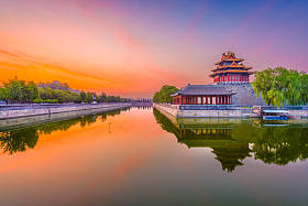 北京，中国紫禁城护城河黎明