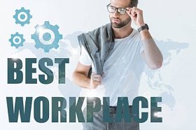 英俊的大胡子商人把脸剪成白色，写着“最佳工作场所”