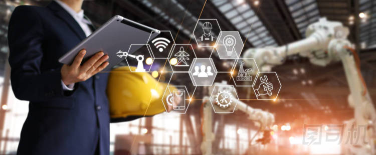 一個(gè)未來的建筑師, 商人, 工程師經(jīng)理使用與圖標(biāo)網(wǎng)絡(luò)的平板電腦, 工業(yè)機(jī)器人, 自動(dòng)化機(jī)器人武器機(jī)器在智能建筑地盤。施工技術(shù)理念