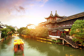 南京孔子寺风景区和秦淮河.人们来了位于中国江苏省南京