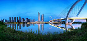 中国南京城市天际线与现代建筑夜景景