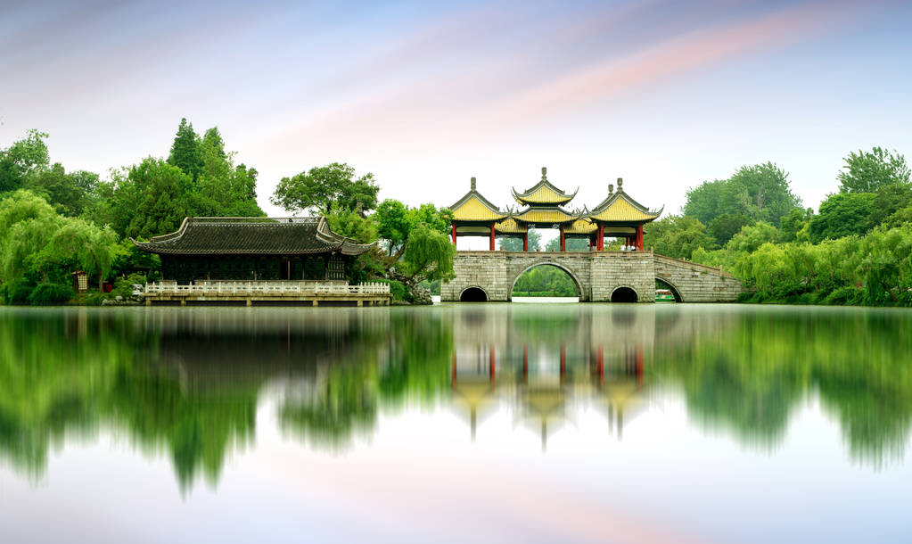 Wuting 大桥, 又称莲花桥, 是中国扬州细长西湖著名的古建筑