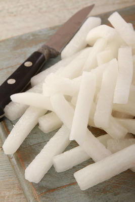 準備新鮮的白色 raddish