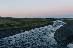 冰岛近草甸河道山水景观