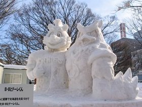 日本札幌-2017年1月10日: 冬季的雪雕塑。从冰雪中创造出来的。札幌街头雪花雕塑