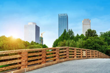 中國無錫城市風光, 湖邊高樓.