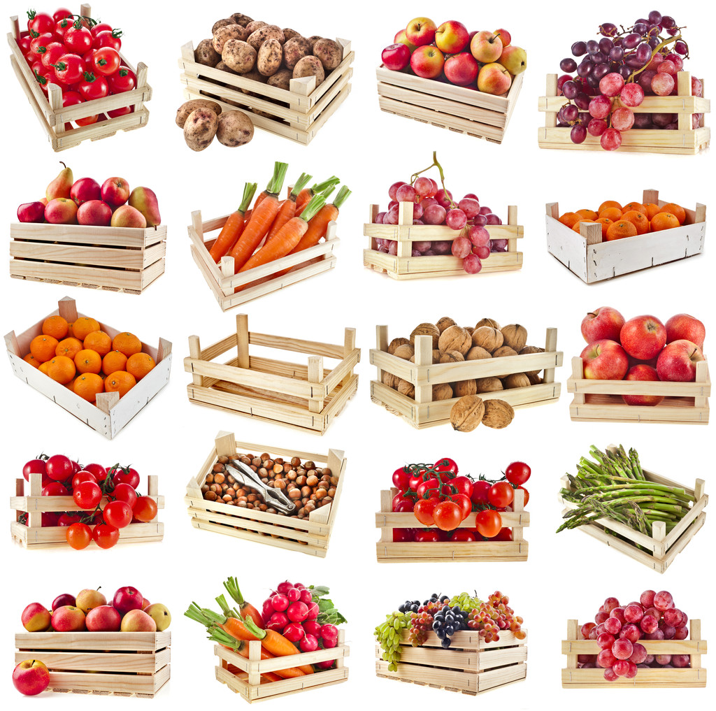 新鲜美味的水果、 蔬菜、 浆果、 坚果在一个木制的板条箱框,孤立在白色背景上的收藏集 新鲜美味的水果、 蔬菜、 浆果、 坚果在一个木制的板条箱框,孤立在白色背景上的收藏集