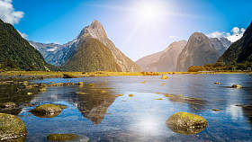 米尔福德峡湾，新西兰。-冠冕峰是声音的标志性建筑，米尔福德峡湾国家公园，新西兰南岛，新西兰最壮观的自然吸引力