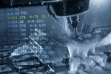 抽象場(chǎng)景的5軸數(shù)控銑床和 G 碼數(shù)據(jù)切割輪胎模具部分。高科技制造工藝