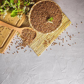 荞麦花银币 (荞麦番茄), 特写, 空格为文本, 顶部视图