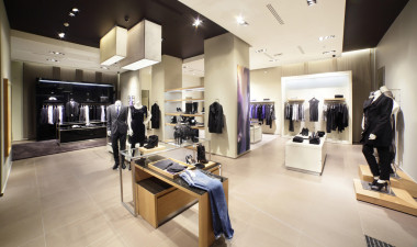 现代和时尚的衣服店图片