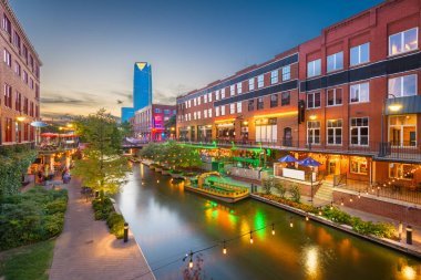奧克拉荷馬市, 俄克拉何馬州, 美國城市景觀在黃昏 Bricktown