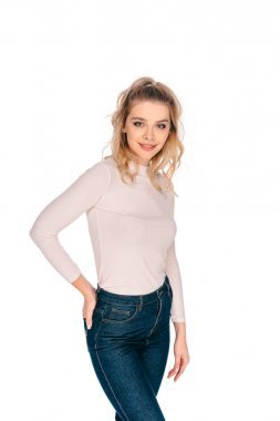 美丽的年轻金发女郎的肖像微笑着在白色的相机隔离