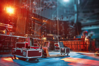 準備露天演唱會的舞臺