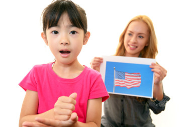 英語(yǔ)老師學(xué)習(xí)的女孩.圖片