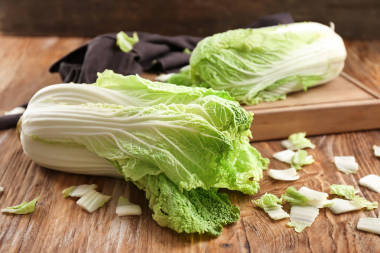 木桌新鮮熟白菜