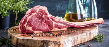 燒烤戰(zhàn)斧牛排帶復制空間照片