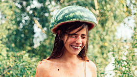 有趣的厨房。疯狂的少年。再见夏天。你好秋天。滑稽的面孔。疯狂的人。快乐的人有乐趣。惊讶的女人。搞笑广告