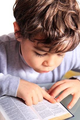Children read the Bible