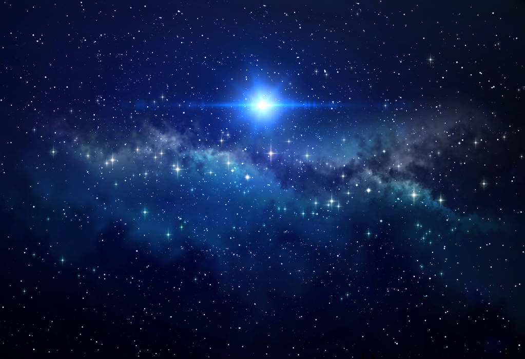 明亮的蓝星闪耀在深太空中, 星群背后的恒星爆炸。高分辨率银河背景