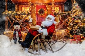 圣诞老人正在为圣诞节做准备他写的信圣诞老人之家圣诞装饰